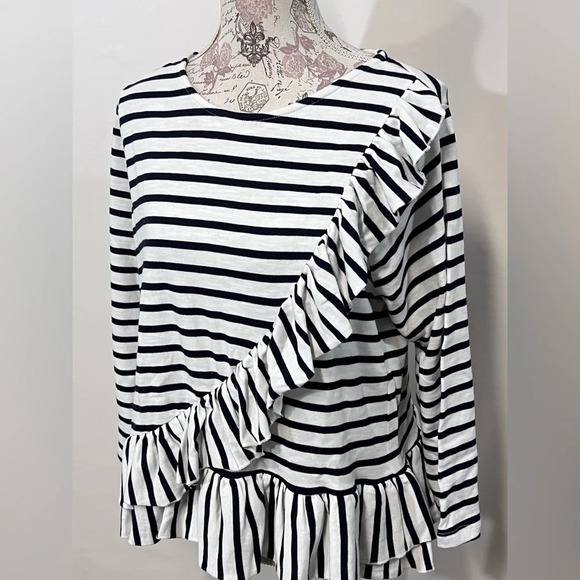 🛍️CROWN & IVY Black and white striped ruffle top size PL. - Picture 3 of 11